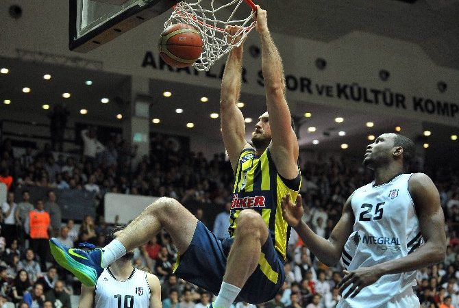 Türkiye Basketbol Ligi’nin 30. haftasında Beşiktaş, Fenerbahçe Ülker’e evinde 74-94