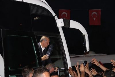 Cumhurbaşkanı Erdoğan Satranç Takımı Dağıttı