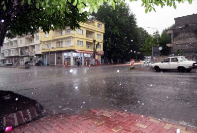 Gölbaşı’nda Sağanak Yağış Etkili Oldu