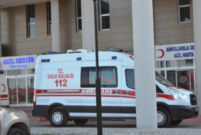 75 yaşındaki eşinin gırtlağını kesti