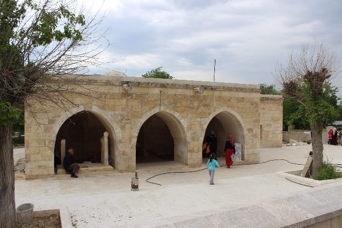 EBU Zer-i Gıfari Türbesi’nin Restorasyonu Bitirilmeyi Bekliyor