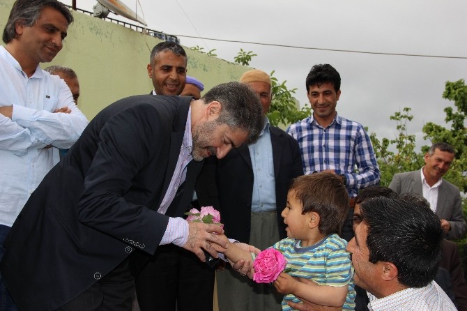 AK Parti’li Nebati, Şanlıurfa’da En Ücra Köşelere Giderek Sorunları Dinliyor