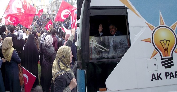 Faruk Alpaslan Seçim Otobüsüyle Meclis Yolunda