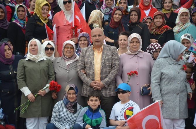 AK Kadınlardan Anneler Günü Etkiliği