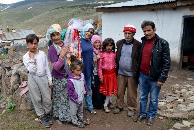 Kars’ın Sarıkamış İlçesi’nde bedensel ve zihinsel engelli 6 çocuk annesi