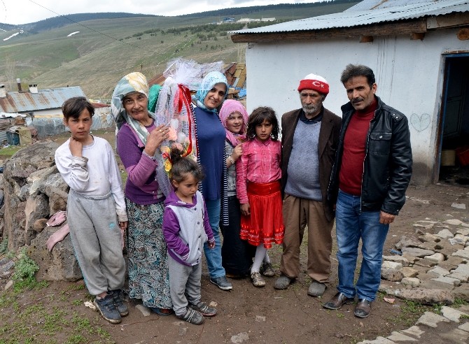 Sarıkamış’ta Bedensel Ve Zihinsel Engelli Anne Yılın Annesi Seçildi