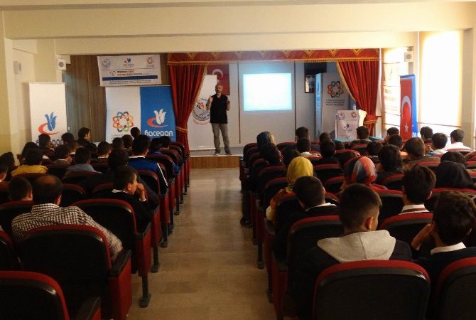 Hacegan Derneği, lise ve ortaokulda eğitim gören gençleri madde bağımlılığı