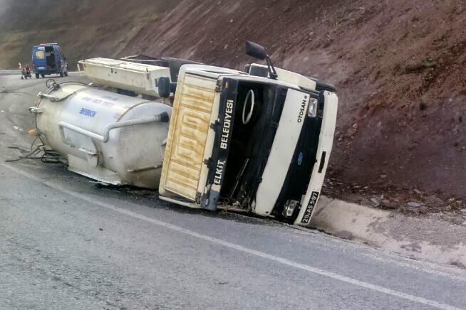 Pöske Dağında Trafik Kazası: 1 Yaralı