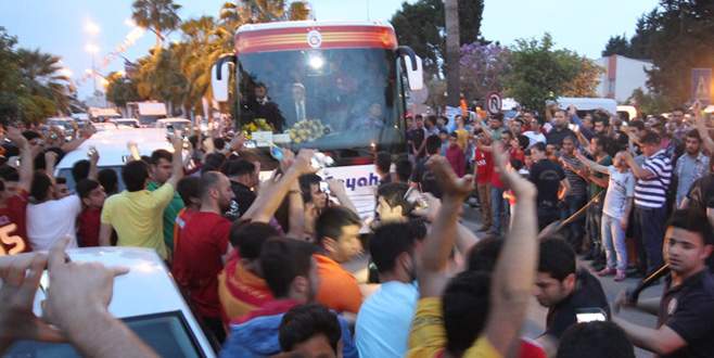Galatasaray kafilesi, Adana’ya geldi