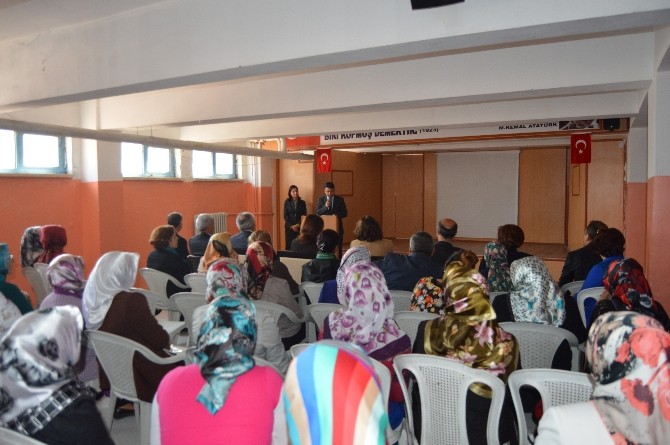 ’7-12 Yaş Aile Eğitimi’ Kursiyerleri Sertifikalarını Aldı