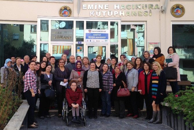 Alanya Belediyesi Emine Hacıkura Kütüphanesi’nde 2014-2015 döneminin son bilgisayar kursu,