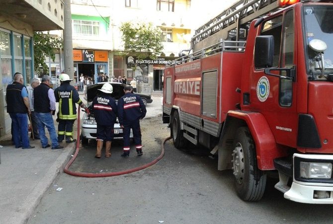 LPG’li bir araçta çıkan yangın yürekleri ağza getirdi Tekirdağ’ın Malkara ilçe merkezinde park edilen LPG’li bir araçta çıkan