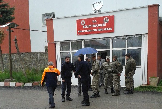 Hakkari Kapalı Ceza İnfaz Kurumu tarafından düzenlenen yangın tatbikat tam