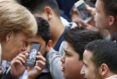 Merkel telefonda Atatürk’ü görünce…