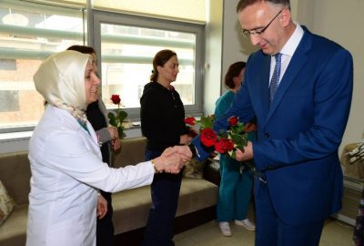 Bulancak Belediye Başkanı Recep Yakar’dan Hemşirelere Gül