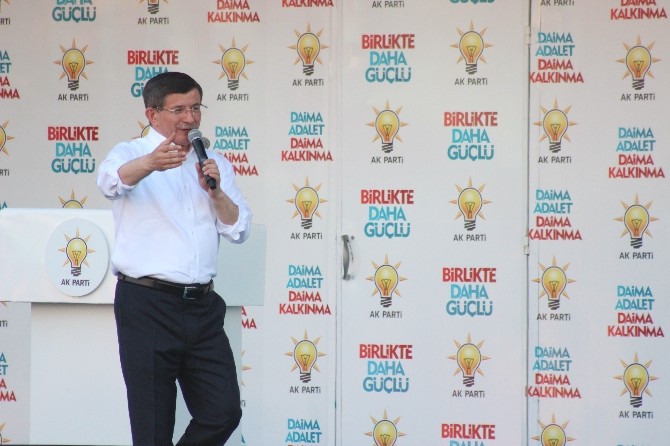 Başbakan Davutoğlu, Muhalefeti Denizli Şivesiyle Eleştirdi Başbakan Davutoğlu, Muhalefeti Denizli Şivesiyle Eleştirdi