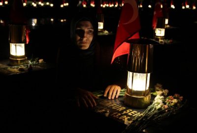 Acının Başkentini Madenci Fenerleri Aydınlattı