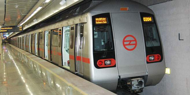 Metroda ‘tuhaf elbise’ yasağı!