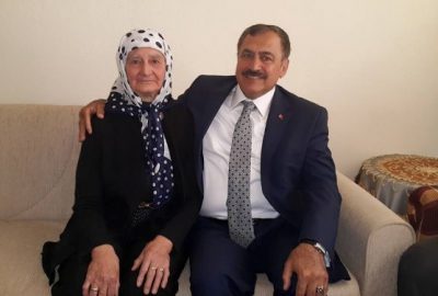 Bakan Eroğlu Sandıklı’da Teyzesini Ziyaret Etti