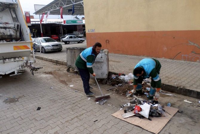 Kilis Belediyesi Temizlik İşleri Müdürlüğü ekipleri, kent genelinde temizlik hizmetleri
