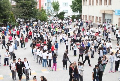 Obeziteye Karşı 1000 Öğrenci Aynı Anda İP Atladı