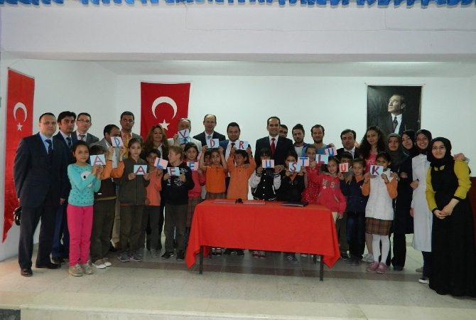 Eskişehir Seyitgazi ilçesinde bulunan Şehit Mustafa Akbaş İlkokulu’nda, "Değerlerimi Yaşıyorum"