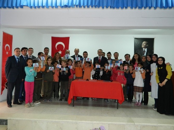 “Değerleri Yaşıyorum” Projesi Eğitime Destek Oluyor