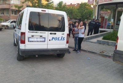 Bıçakla kovalanan kız çocuğu sinir krizi geçirdi