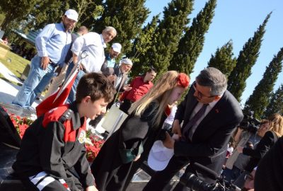 MHP’li Aday Balkız Soma Maden Şehitliğini Ziyaret Etti