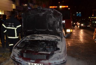 Otomobil seyir halindeyken bir anda alev aldı