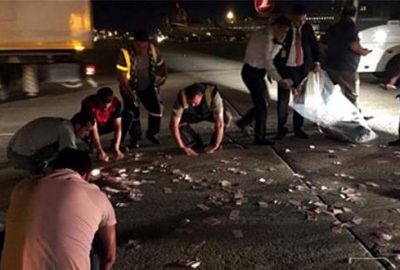 Para torbası patladı on binler aprona saçıldı