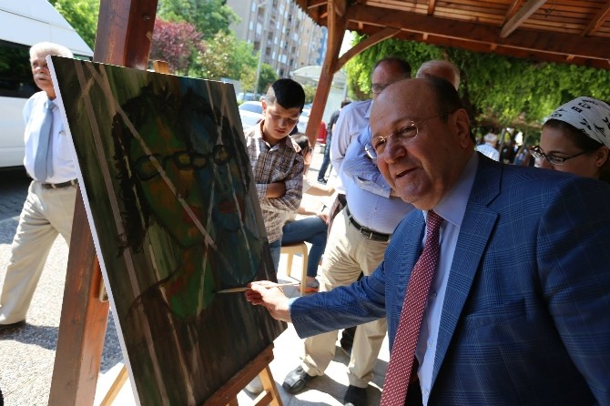 Başkan Özakcan; “Sanat, İnsanı Yaşama Bağlar”