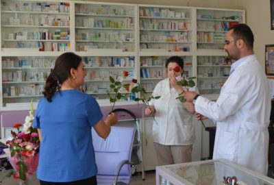 Başkan Akın, Çiftçi Ve Eczacılara Çiçek Dağıttı