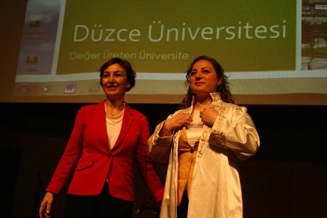Düzce Üniversitesinde Duygulandıran Devir Teslim Töreni
