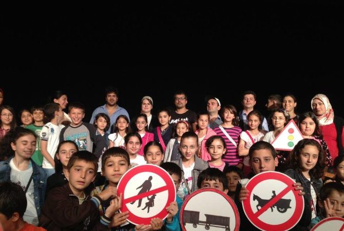 Trafik kazalarına dikkat çekmeyi amaçlayan "Trafikomik: Kaza Geliyorum Der" adlı