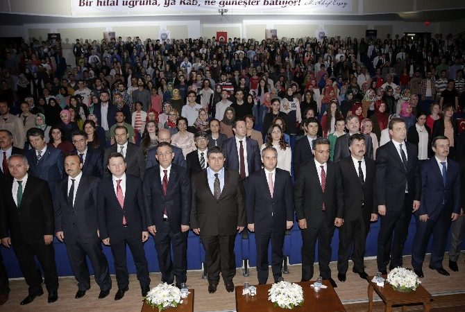 Gençlik ve Spor Bakanı Akif Çağatay Kılıç, Gençlik Haftası münasebetiyle