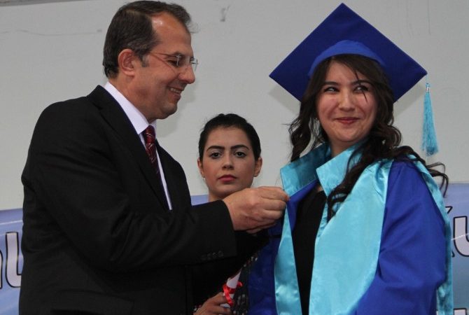 YYÜ’de Mezuniyet Töreni Van Yüzüncü Yıl Üniversitesi’nde (YYÜ) mezuniyet töreni düzenlendi. Beden Eğitimi