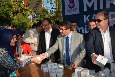 Başkan Çelik Kandil Simidi Dağıttı