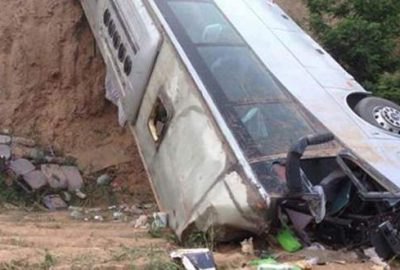 Yolcu otobüsü uçuruma yuvarlandı: 35 ölü