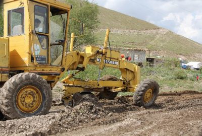 Tuşba Belediyesi’nin Mahallelere Parke Taşı Çalışması