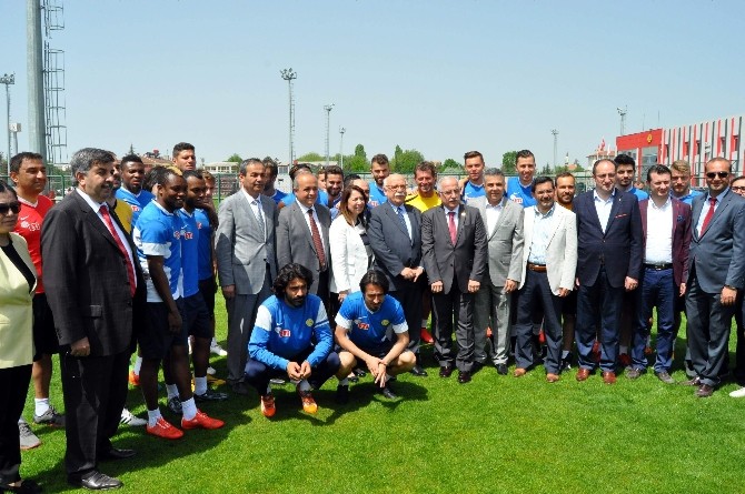Bakan Avcı Stadyum İnşaatını Ve Eskişehirspor Tesislerini Ziyaret Etti
