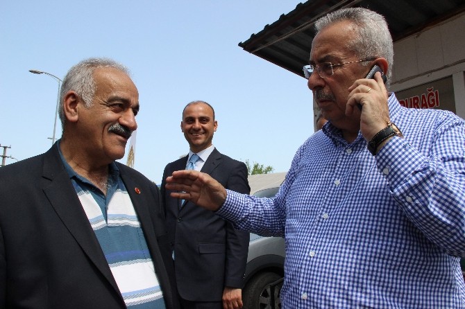 Eski Bakan, Muhtarı Eşine Şikayet Etti