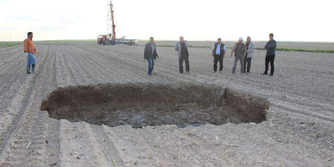 Büyük gürültüyle ortaya çıktı