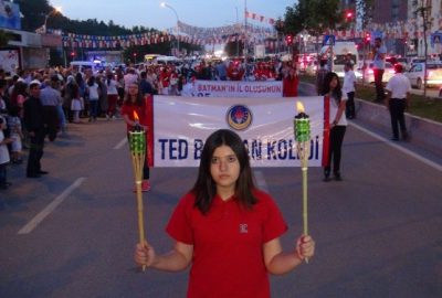 TED Batman Koleji, Batman’ın İl Oluşunun 25. Yılını Fener Alayıyla Kutladı