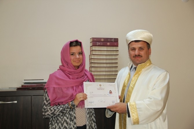 Almanyalı Genç Kız Sakarya’da Müslüman Oldu