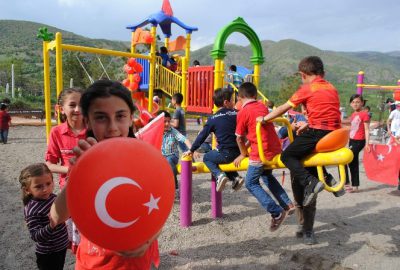 Köylü Çocukların Park Sevinci