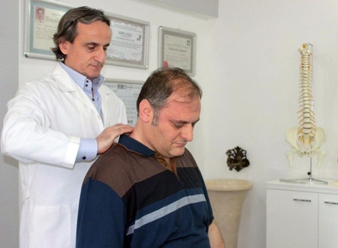 Boyun fıtığına elle tedavi