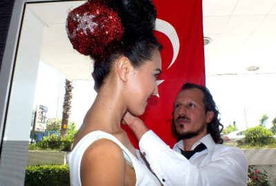 19 Mayıs’a Özel Bayrak Saç Modeli Dikkat Çekti