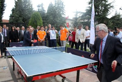 Kastamonu’da Protokol, Öğrencilerle Voleybol Oynadı