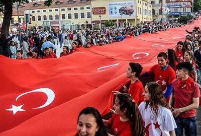 1919 metre Türk bayrağı açıldı